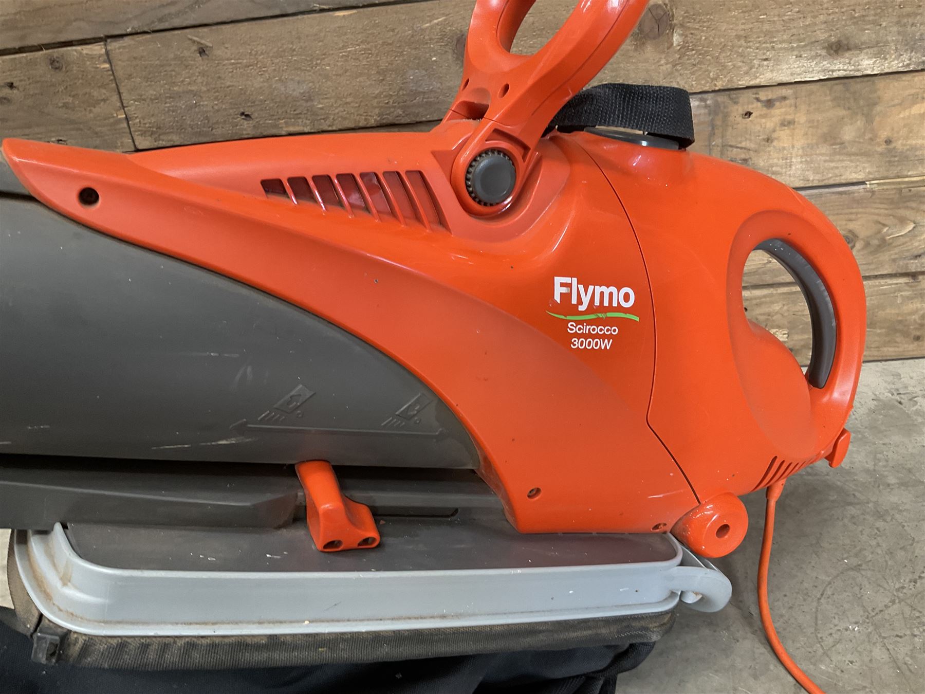 Flymo Scirocco 3000w leaf blower and EasiCut 500CT hedge trimmer (2)