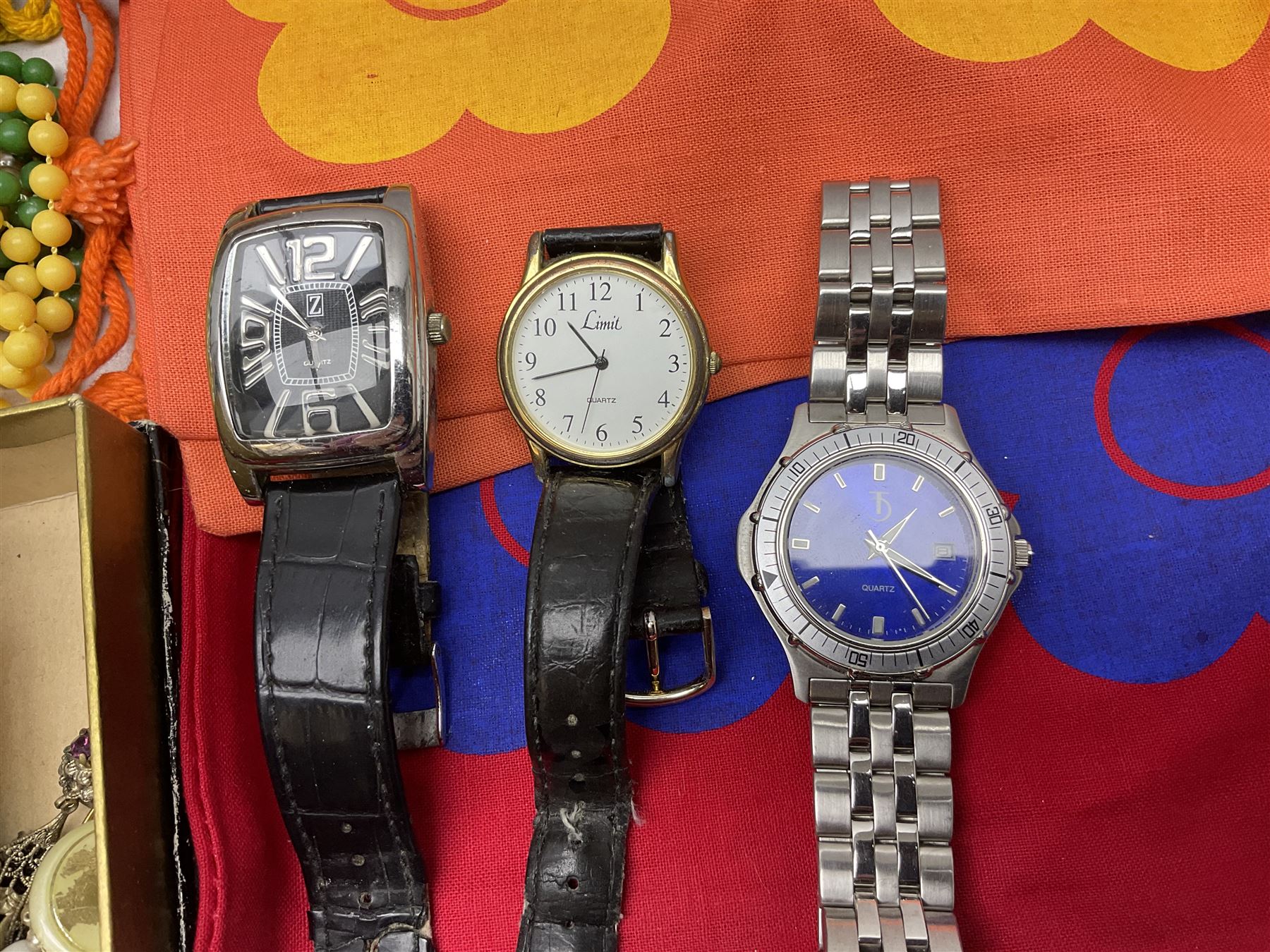 9ct gold agate brooch, gold ring, silver brooch, silver marcasite ladies manual wind wristwatch, collection of costume jewellery and a Smiths Timecal Noddy alarm clock etc 