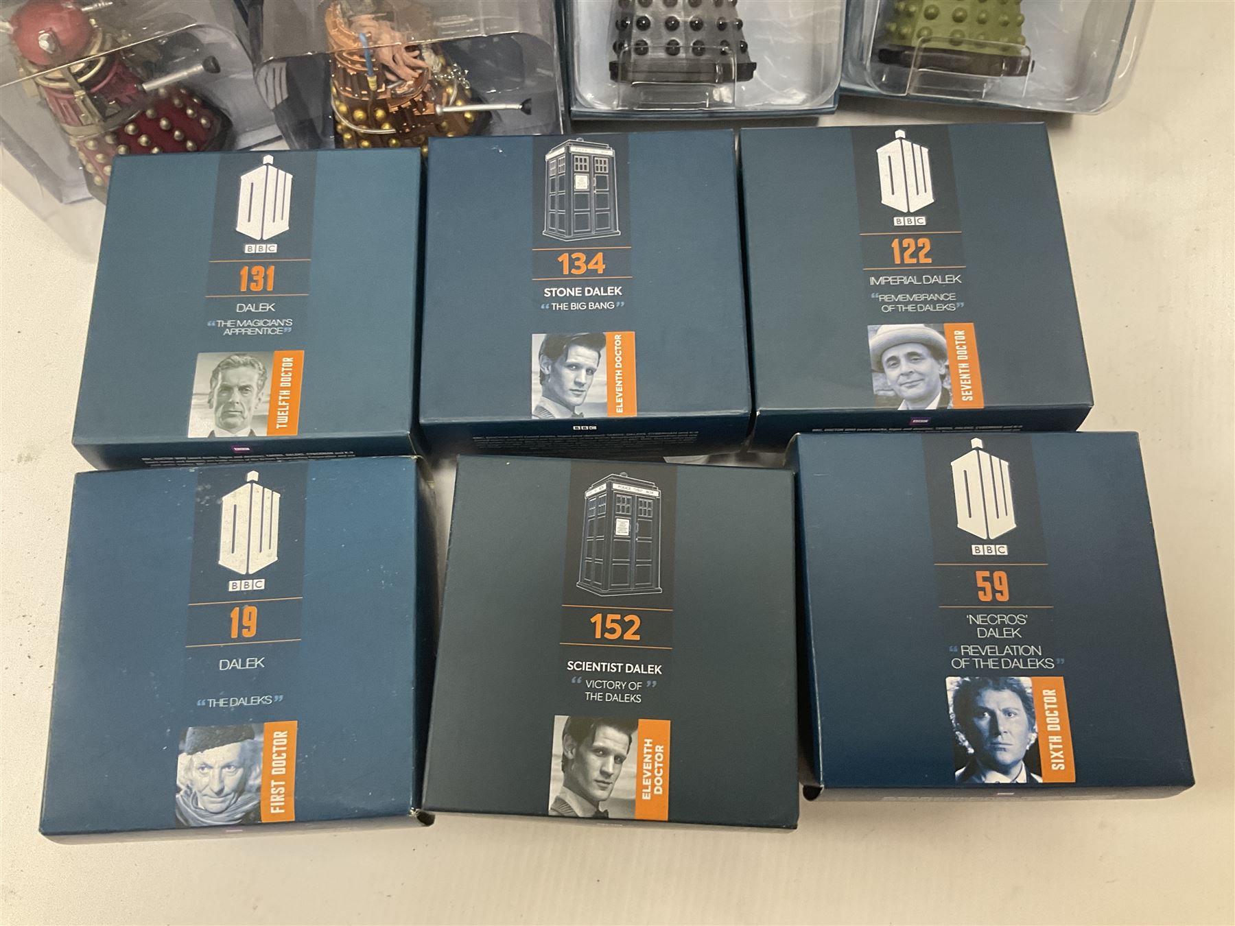 ‘Dr Who’ - Eaglemoss periodical Figurine Collection comprising twenty-seven figures of Tardis’ and Daleks, including Special Tardis 1 figure, two still with original magazine; all boxed, most with factory tie-downs 