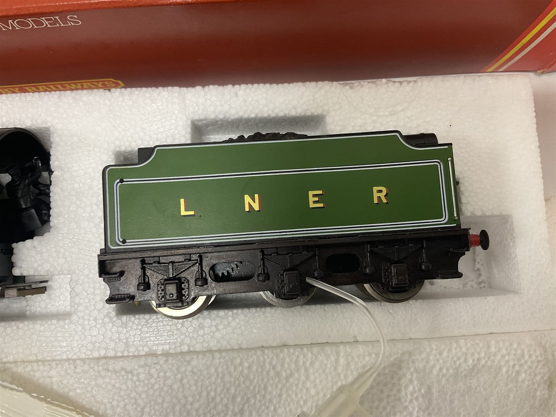 Hornby ‘00’ gauge - Class B17 4-6-0 ‘Manchester United’ locomotive no.2862 in LNER green; Class B17 4-6-0 ‘Leeds United’ locomotive no.61656 in BR green; Class D41/1 4-4-0 ‘Yorkshire’ locomotive no. 62700; Class 49/1 4-4-0 ‘Cheshire’ locomotive no.2753 in LNER green; in original boxes (4) 