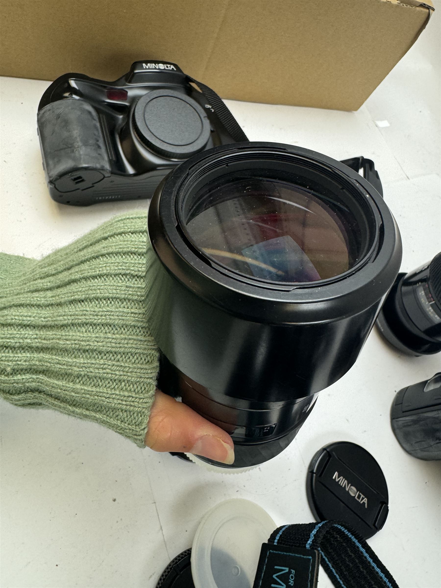 Six Minolta Dynax SLR camera bodies, comprising 800si serial no. 62703606, three 7xi examples, including one boxed example, serial nos. 20106944, 16123311 & 22107553, and two 9xi examples, serial no. 18209901 & 18202113, with three Minolta lenses, including Zoom xi 28-105mm 1:3.5(22)-4.5 lens, AF Zoom 28-85mm 1:3.5 (22)-4.5 lens and an AF Zoom 75-300mm 1:4.5(32)-5.6 lens, Hama carry case and other accessories