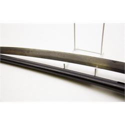 Japanese wakizashi short sword, circular tsuba with simple flower decoration, with lacquered scabbard, blade L46cm