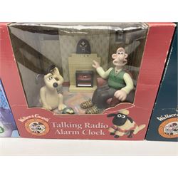 Nintendo Super Mario Bros 1992 Zeon alarm clock, Wallace and Gromit alarm clocks and further collectables 