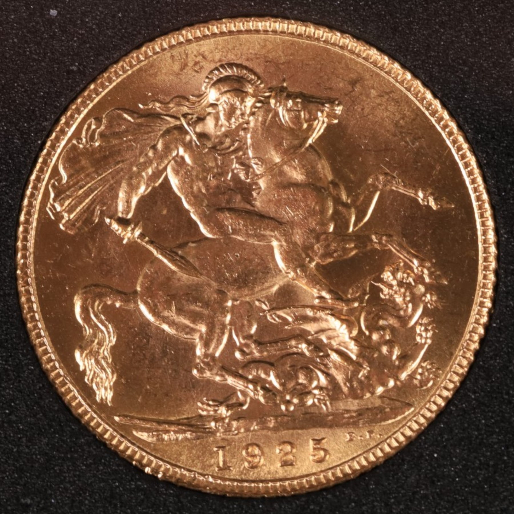 King George V 1925 gold full sovereign coin, in London Mint Office case
