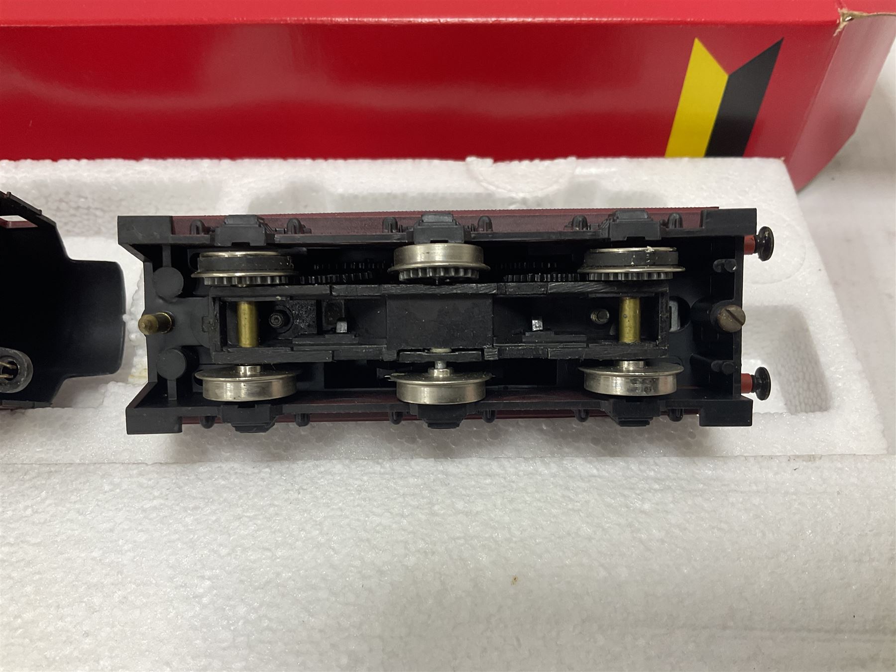 Hornby ‘00’ gauge - Class N15 4-6-0 ‘Sir Dinadan’ locomotive no.795 in SR green; Coronation Class 7P 4-6-2 ‘Duchess of Sutherland’ locomotive no.6233 in LMS maroon; Class 7P 4-6-2 ‘The Princess Royal’ locomotive no.6200 in LMS maroon; Class A4 4-6-2 ‘Mallard’ locomotive no.60022 in BR green; in original boxes (4) 