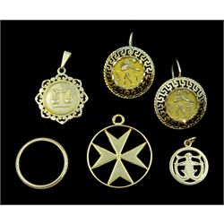 9ct gold wedding band, Libra pendant and one other, pair of 14ct gold Egyptian pendant earrings and an 18ct gold Maltese cross pendant 