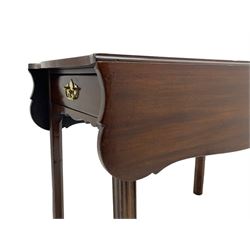 George III mahogany serpentine Pembroke table, the shaped drop-leaf top over single end drawer and shaped end rails, on square moulded supports