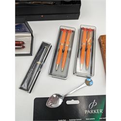 Glass calligraphy pen, boxed, together with a Parker ballpoint pen in unopened packaging, and other fountain and ballpoint pens etc