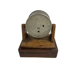 English - Edwardian 8-day desk clock, drum movement and dial pivoted on a wooden base attached to a mahogany stationery box with lifting lid, spring wound French timepiece movement with a balance escapement, white enamel dial, Roman numerals, minute dots and spade hands, with a centre sweep seconds hand, wound and adjusted from the rear. Stamped Edward VII on the case.