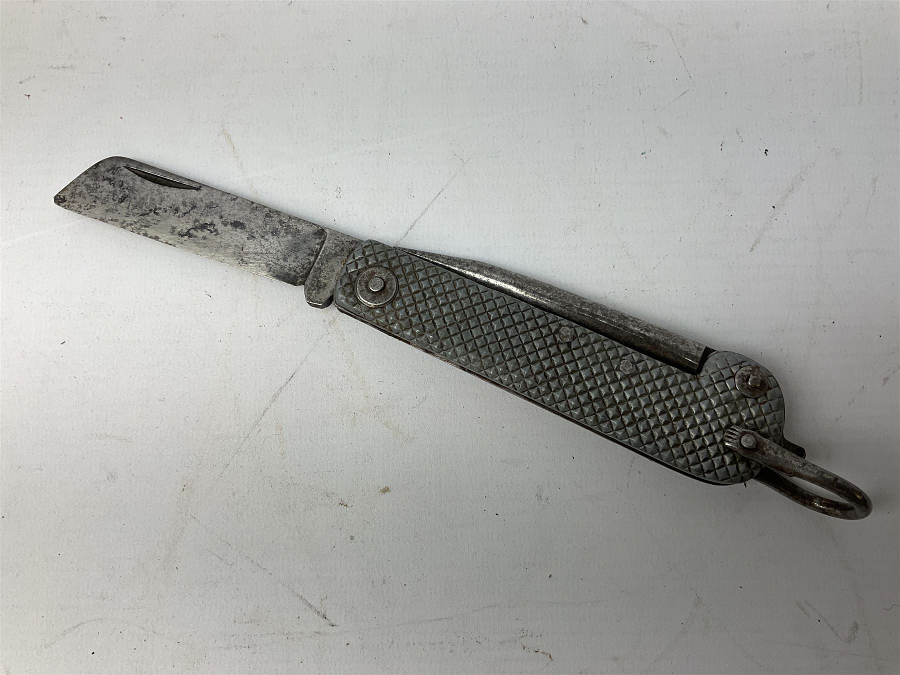 WW2 British army folding jack/clasp knife, the blade marked A.H. Bisby & Co Ltd Sheffield with broad arrow and date 1944, marlin spike and can opener; and British Navy seaman's rope pocket knife, the blade marked Venture H.M. Slater Sheffield (2)