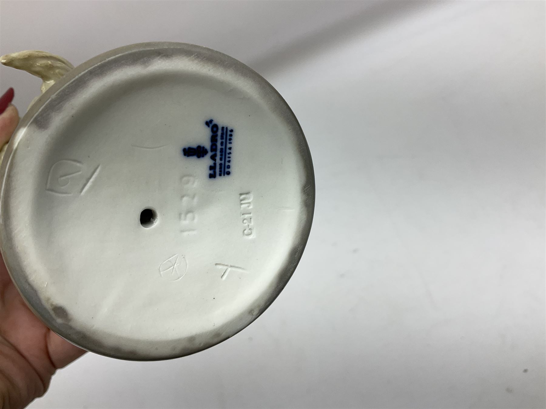 Two Lladro figures, comprising Momi no 1529 and Mahlia no 1531, both with original boxes, both year issued 1987, year retired 1989, largest example H29cm