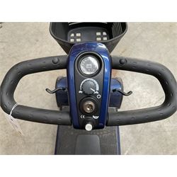 GoGo Elite Traveller four wheel electric mobility scooter, with charger (no key)