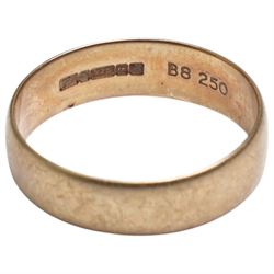 9ct gold wedding band, hallmarked