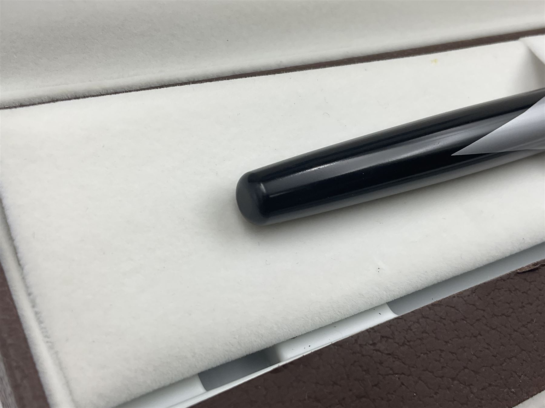 Circa 1930s Mentmore Auto Flow button fill fountain pen, the black barrel and cap with single narrow band and gold nib stamped Osmi Ridium 14ct, together with two gold nib fountain pens, each marked Huahong, the first stamped 14K 580, and second stamped 8K, both housed in Mentmore boxes (3)