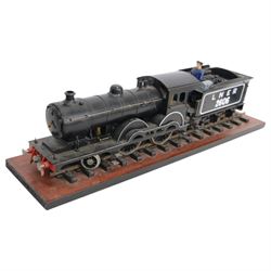 Kit-built Gauge 1 remote controlled 4-4-0 locomotive and tender no. 2606 in LNER black, on wooden plinth