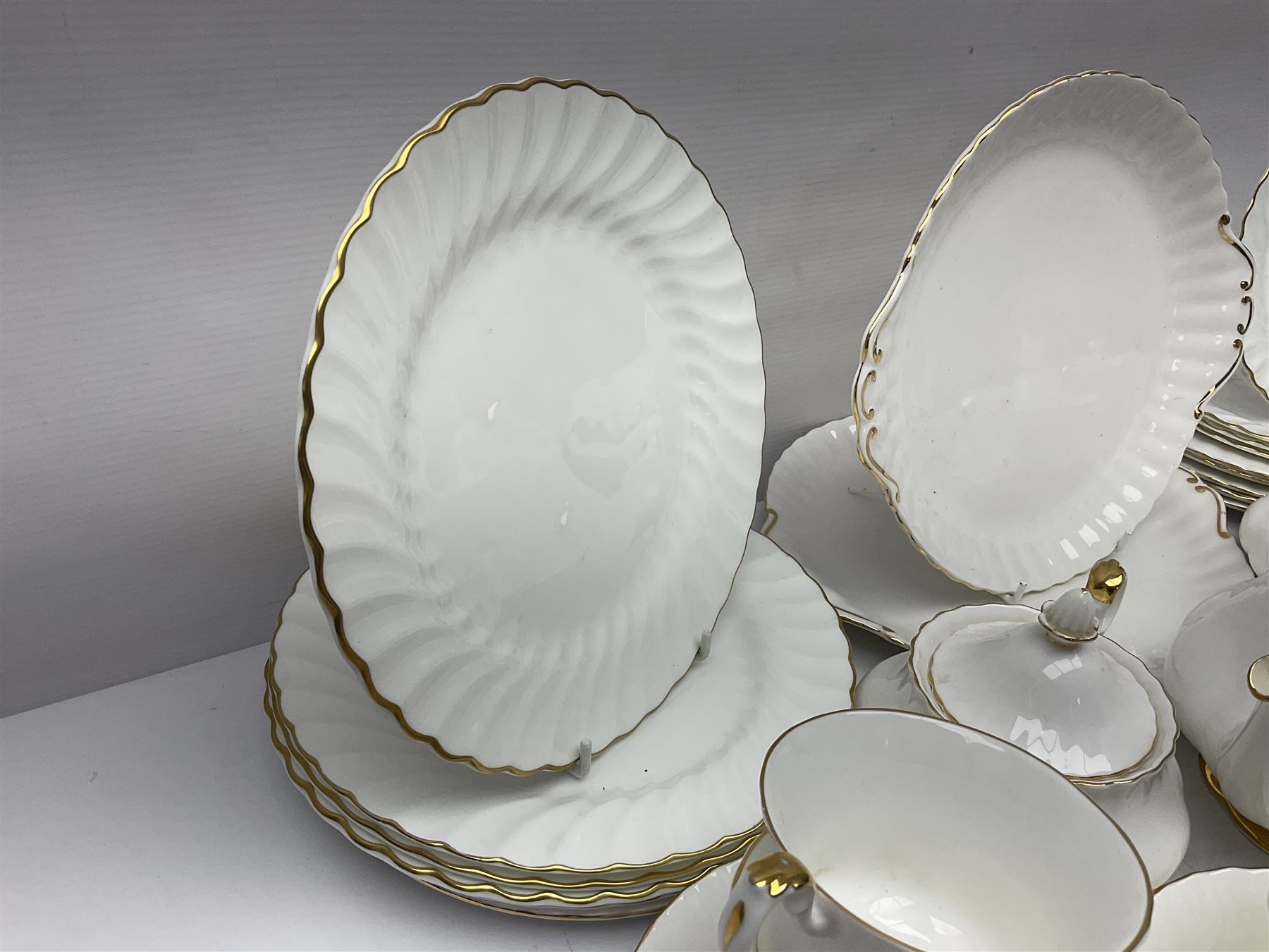 Royal Albert Val D'or pattern tea service for six, comprising teapot, milk jug, sucrier, six teacups and saucers, tea plates, side plates, dessert plates, etc (33)