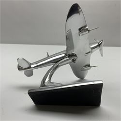 Set of three aluminium planes with rotating propellers, tallest H18cm