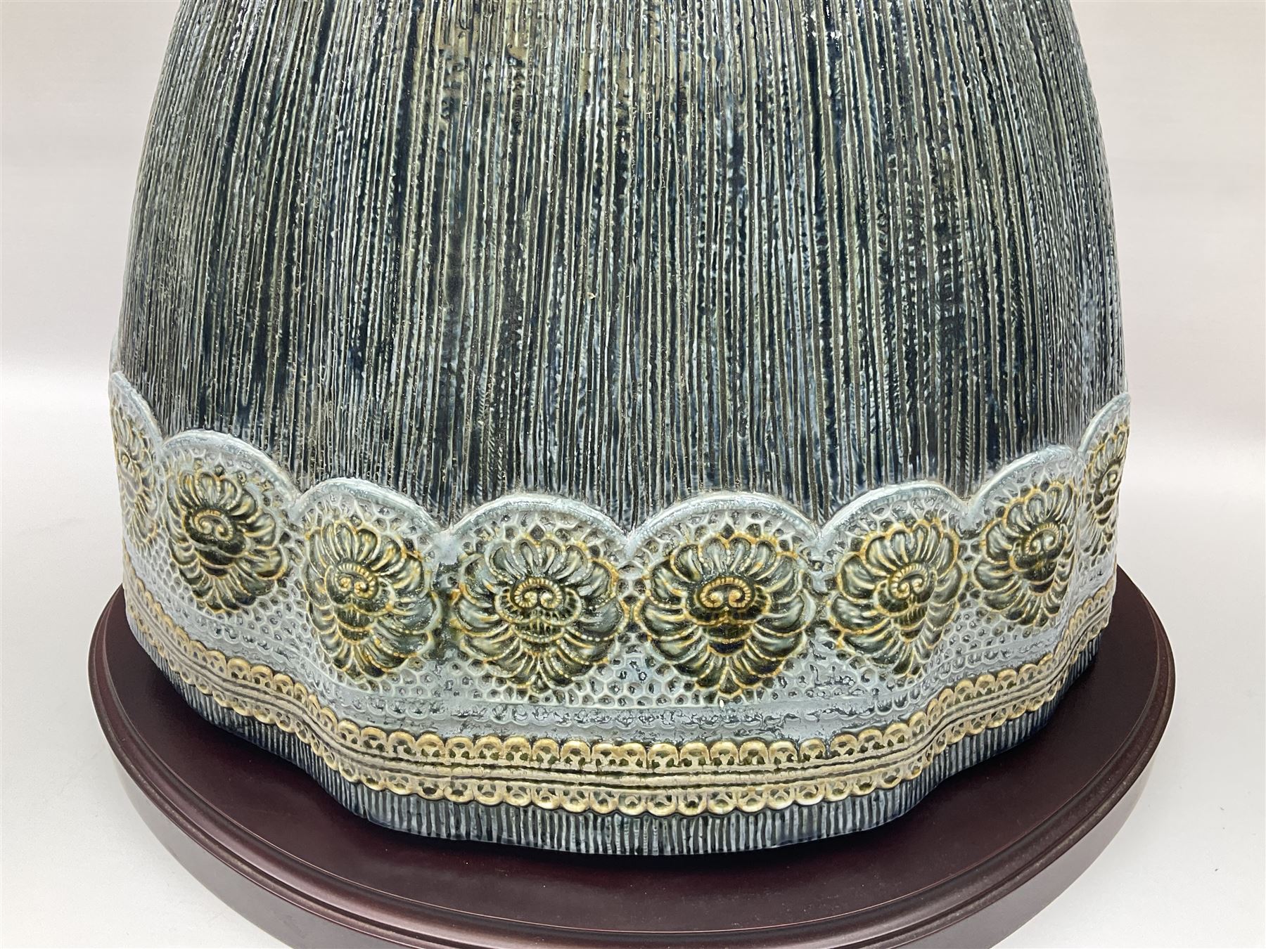 Large Lladro figure, La Menina, modelled as a maid of honor in service, on a mahogany oval base, limited edition 99/1000, sculpted by Jose Puche, with certificate of authenticity, framed and glazed, no 1812, year issued 1996, year retired 2019, H60cm