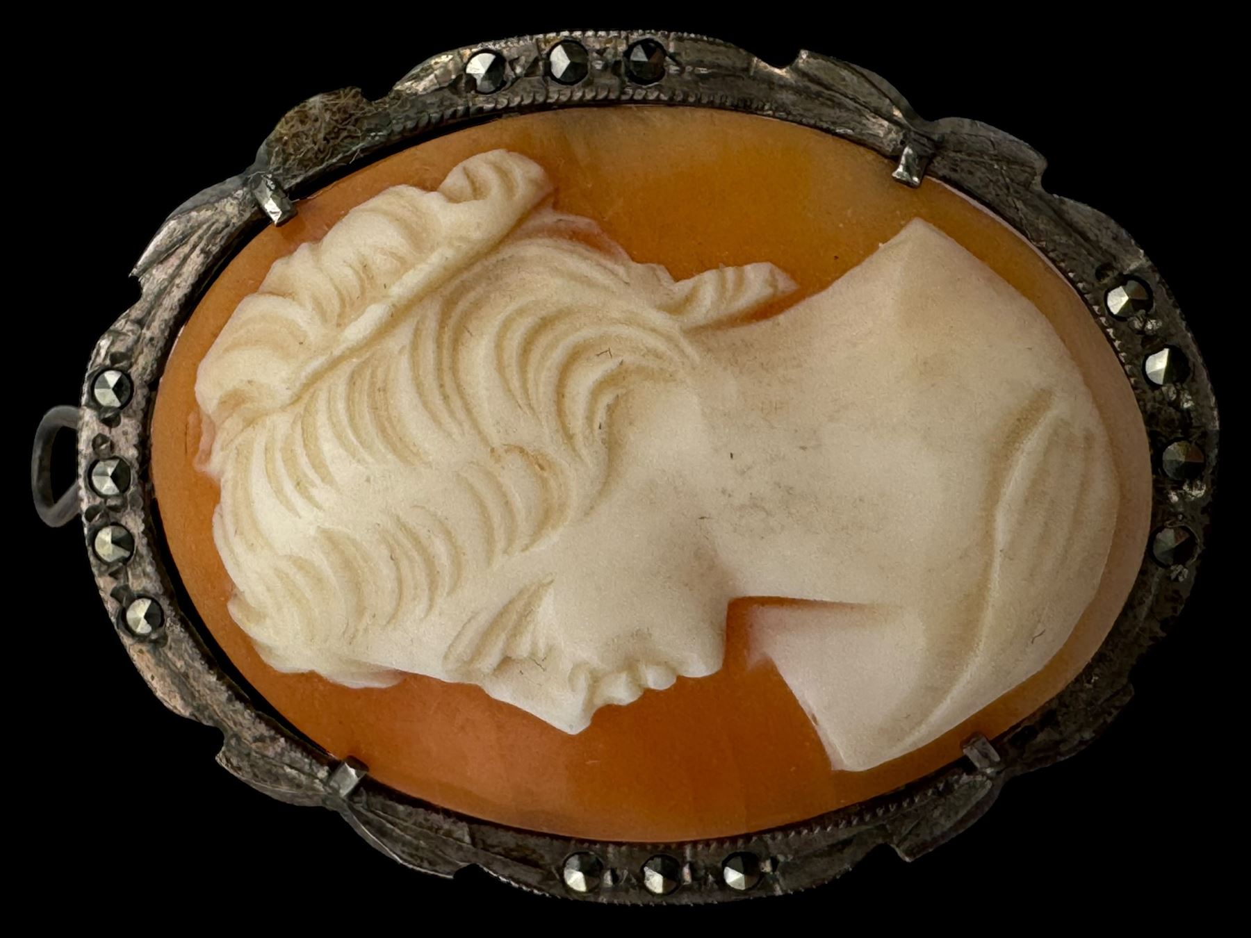 14ct gold locket set with diamond, 9ct gold jewellery including locket, brooch and stone set cluster ring, silver jewellery including enamelled Victoria silver crown pendant necklace, apple pendant, cameo brooch, portrait brooch, etc