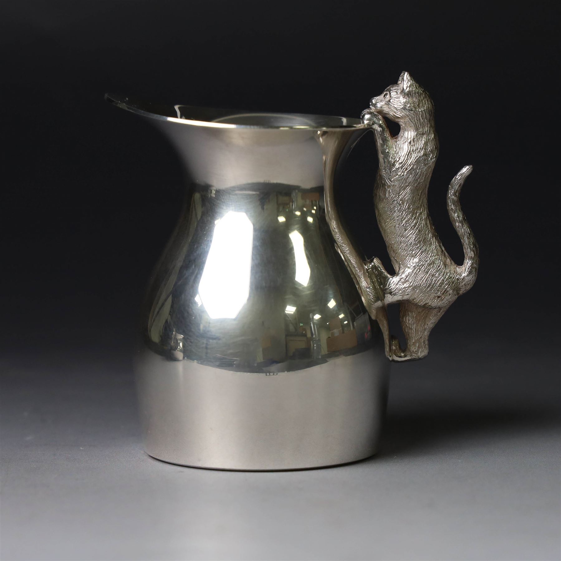 Modern silver cream jug and sugar bowl, each of waisted plain form, the handles modelled as cats, hallmarked Nicholas Plummer, London 2002, jug H8cm