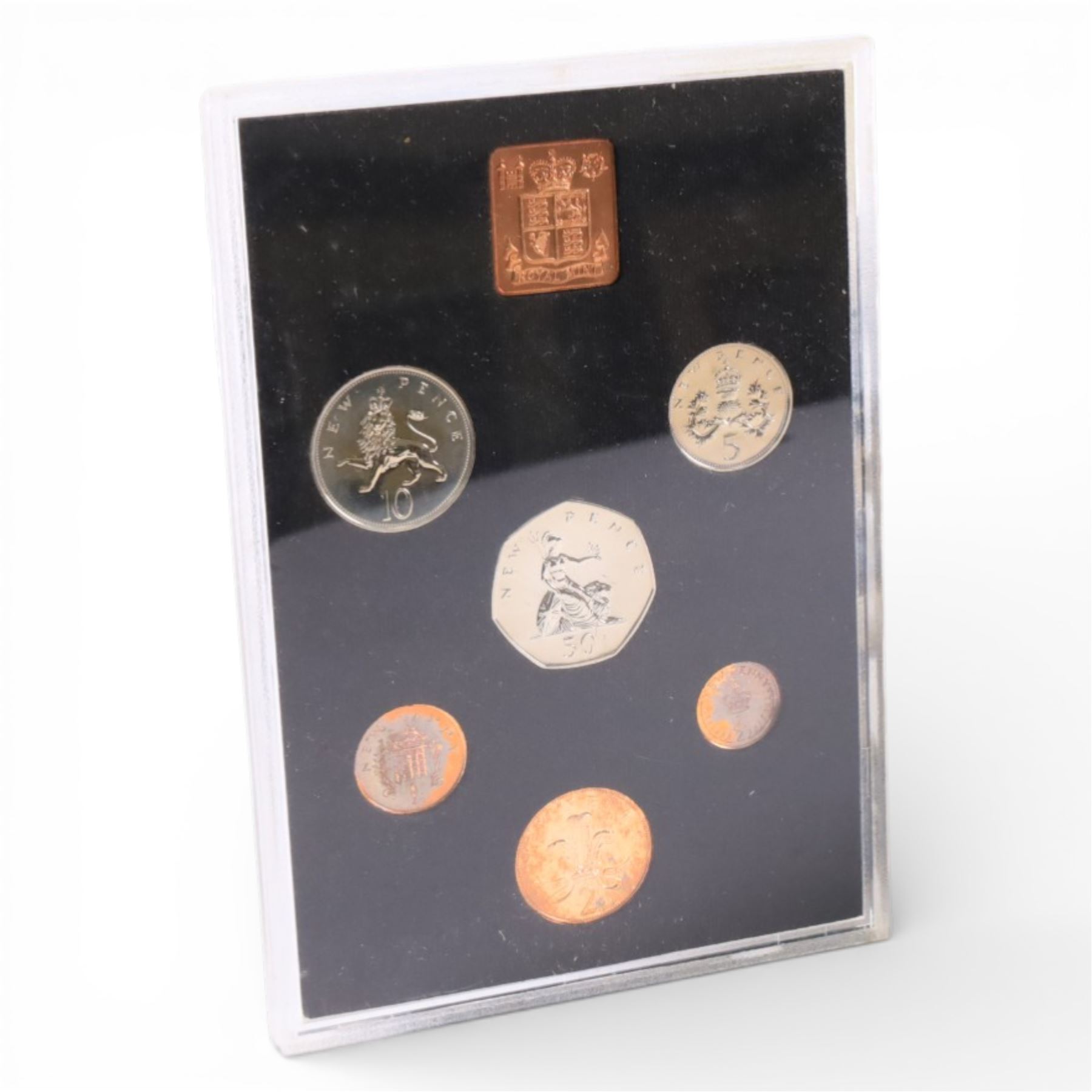 Great British coins, including various Royal Mint proof and brilliant uncirculated year sets, pre-decimal coins, Queen Elizabeth II 1953 proof set (incomplete), etc