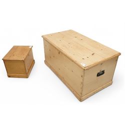 Victorian stripped pine blanket chest (W92cm, H45cm, D52cm,); together with a smaller box (W40cm, H30cm, D29cm) (2)