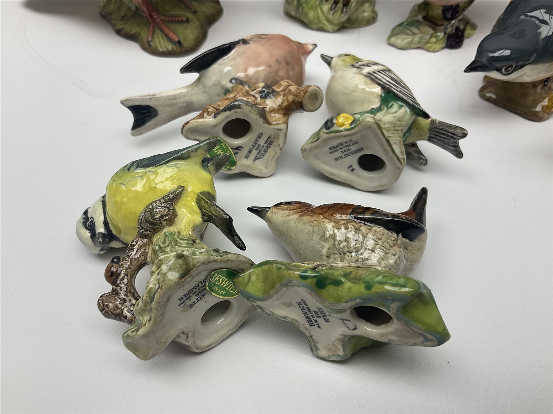 Collection twenty one of Beswick bird figures, to include Lapwing no 2416, Kingfisher no 2671, Red Pigeon 1383, Cuckoo no 2315, Nuthatch no 2418 etc