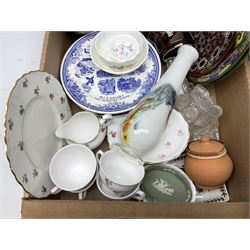 Quantity of ceramics to include Kernewek Cornwall tea wares, pair of Royal Doulton Islamic series plates, sage green Wedgwood Jasperware, Coclough tea wares, glassware etc in two boxes