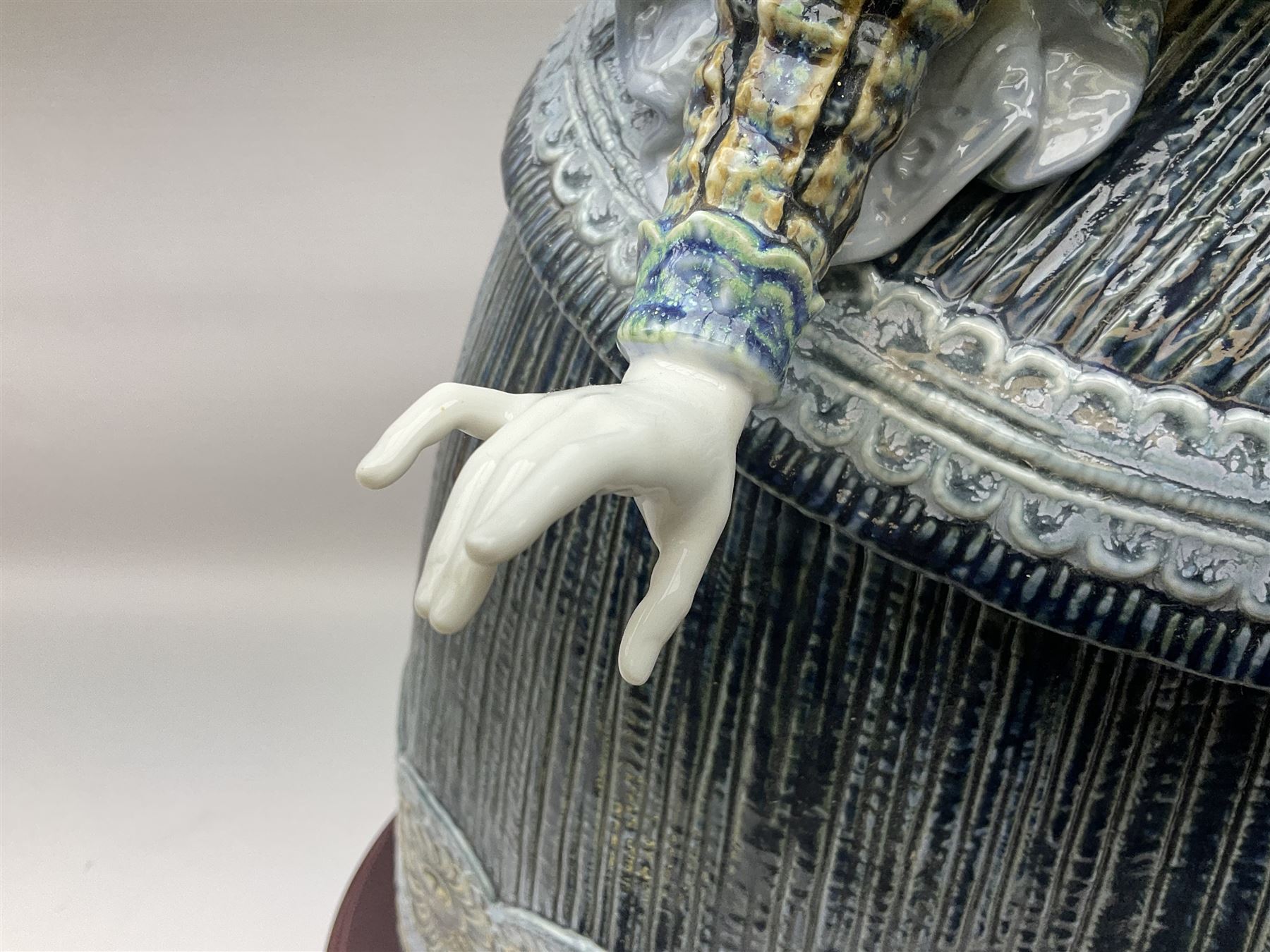 Large Lladro figure, La Menina, modelled as a maid of honor in service, on a mahogany oval base, limited edition 99/1000, sculpted by Jose Puche, with certificate of authenticity, framed and glazed, no 1812, year issued 1996, year retired 2019, H60cm