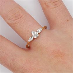 9ct gold round brilliant cut diamond cluster ring, hallmarked, total diamond weight approx 0.20 carat