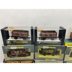Various makers ‘00’ gauge - large quantity of rolling stock to include boxed Mainline, Graham Farish and Wrenn examples; loose examples to include Hornby, Tri-Ang, Joeuf etc 
