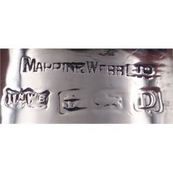 1920's silver mounted capstan inkwell, of typical plain form, the hinged cover lifting to reveal a gilt interior and removable clear glass inkwell, hallmarked Mappin & Webb Ltd, Birmingham 1928, H5cm base D10cm