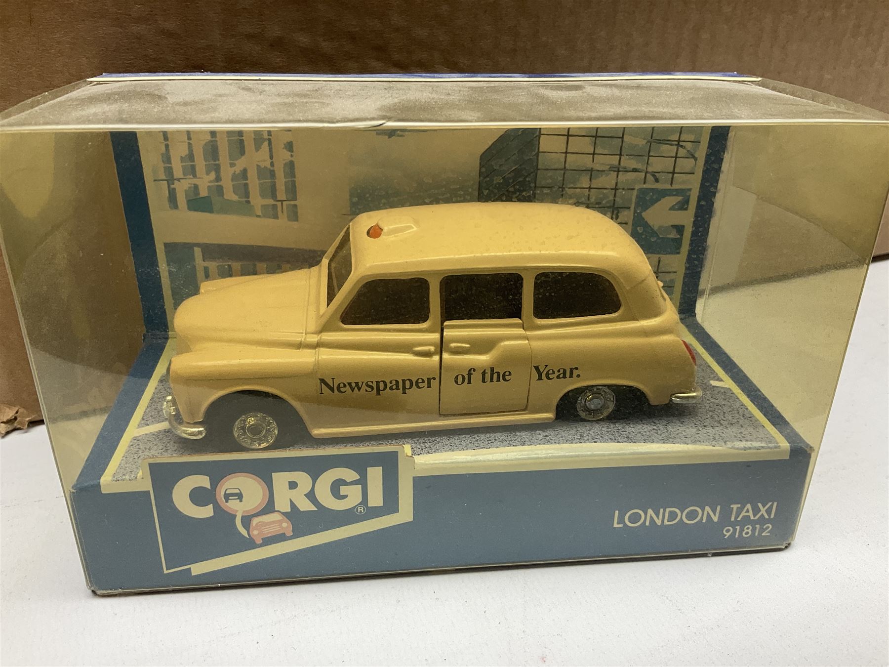 Quantity of boxed jigsaw puzzles