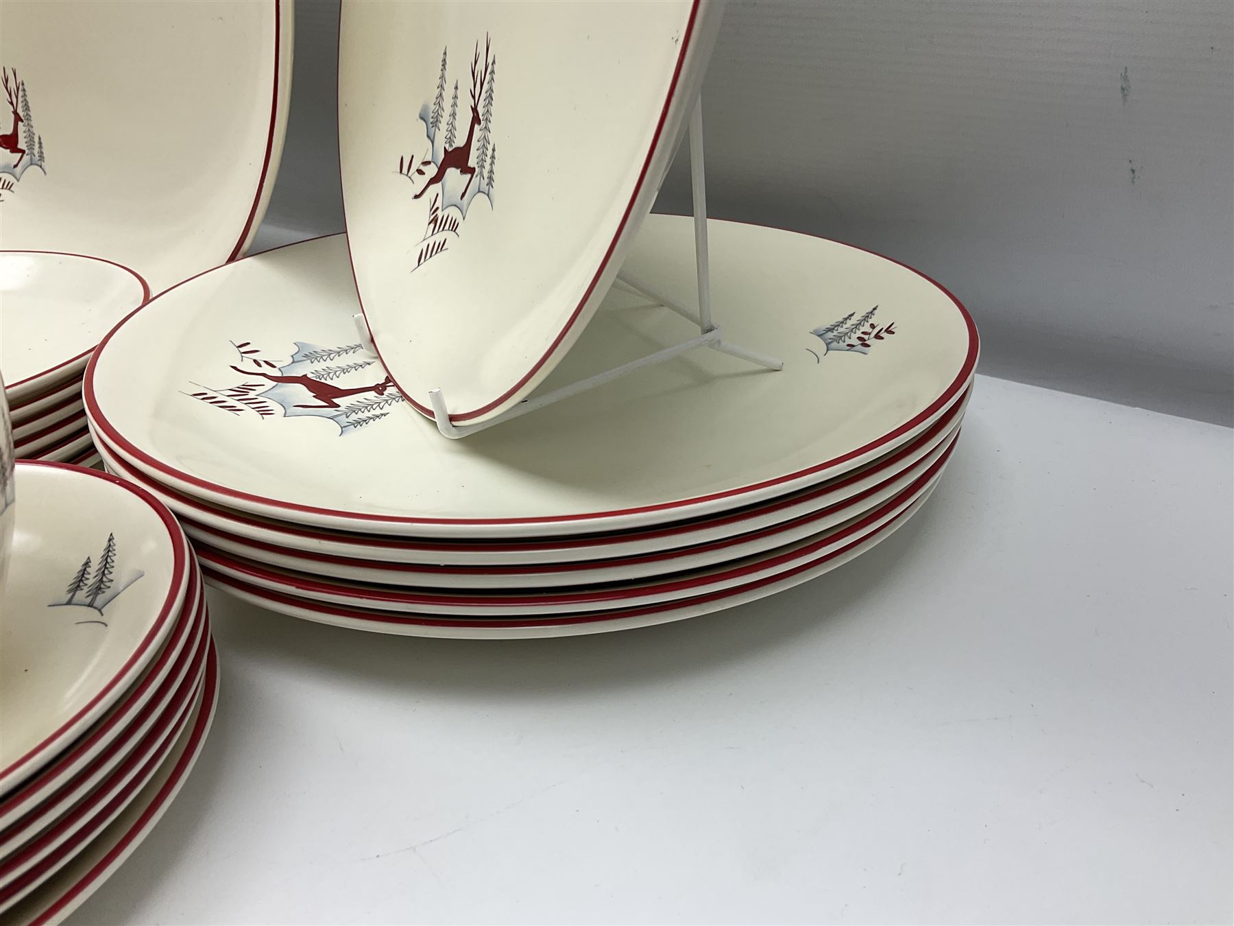 Crown Devon Stockholm patterned tea and dinner wares, to include, five teacups and saucers, milk jug, open sucrier, six dessert plates, six side plates, six dinner plates, serving platter, etc (42)