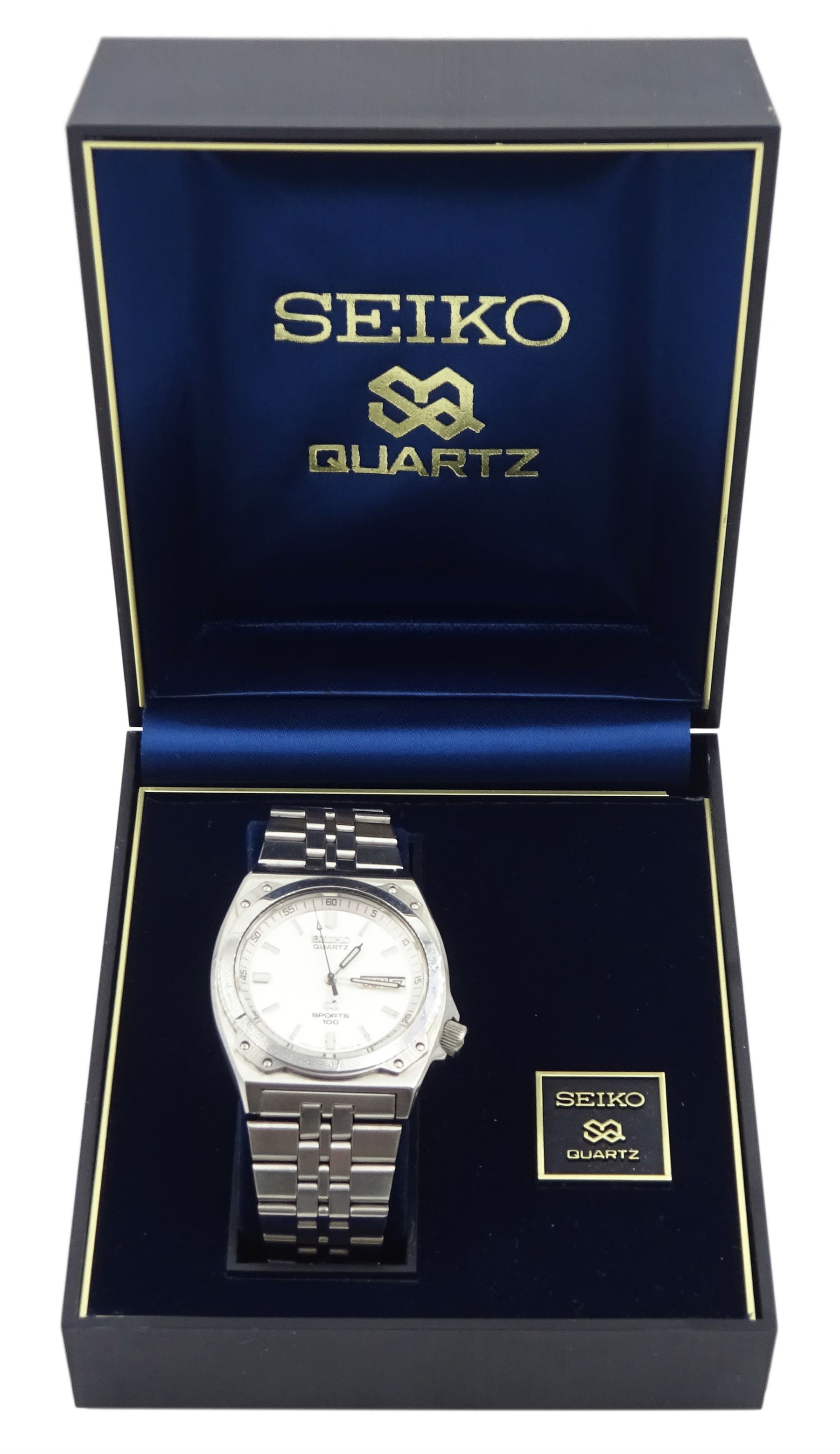 Seiko Quartz Sports 100 gentleman's wristwatch with day/date aperture, model No. A 7123-8200, boxed 