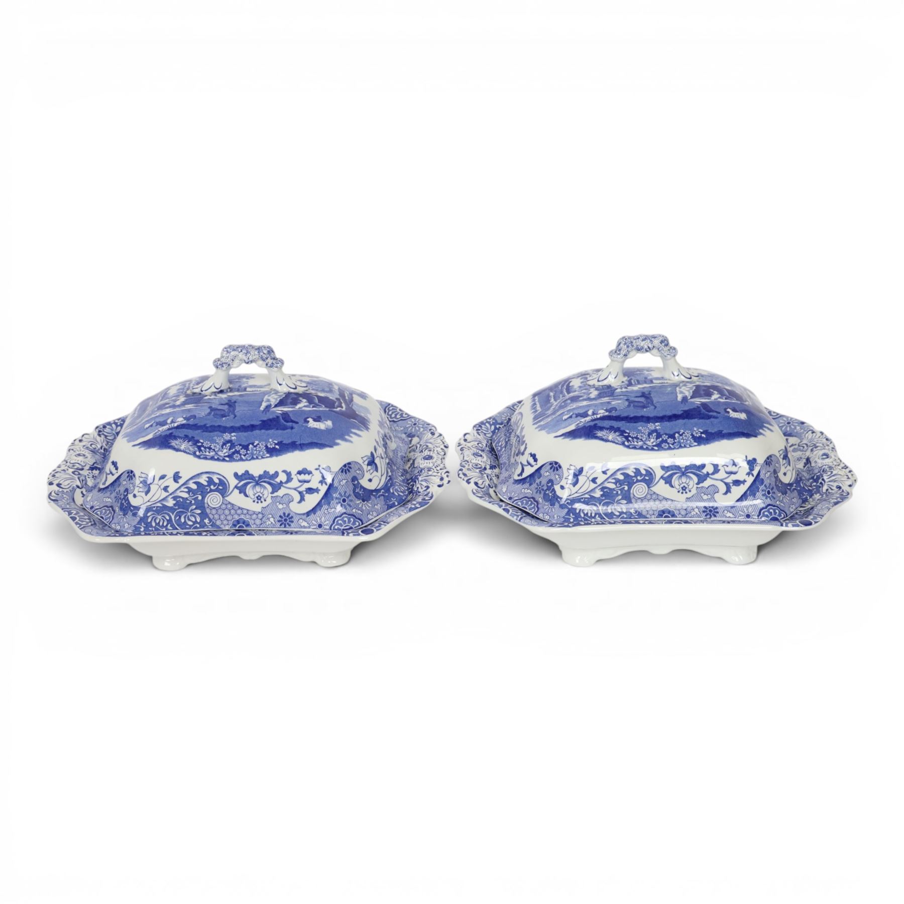 Spode Italian pattern dinner service for eight place settings, including dinner plates, side plates, soup bowls, bowls, two covered tureens, two graduating serving platters, serving bowl etc 