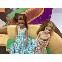 Palitoy Pippa's Apartment with split-level lounge-kitchen, bedroom and bathroom and two dolls: boxed