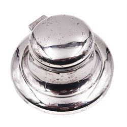 1920's silver mounted capstan inkwell, of typical plain form, the hinged cover lifting to reveal a gilt interior and removable clear glass inkwell, hallmarked Mappin & Webb Ltd, Birmingham 1928, H5cm base D10cm