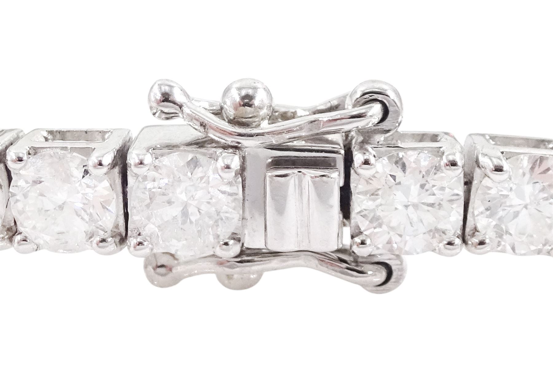 18ct white gold round brilliant cut diamond bracelet, stamped, total diamond weight approx 8.60 carat