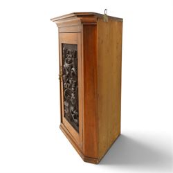 Edwardian walnut hanging corner cabinet, single panelled door with applied carved foliate decoration enclosing shelf 