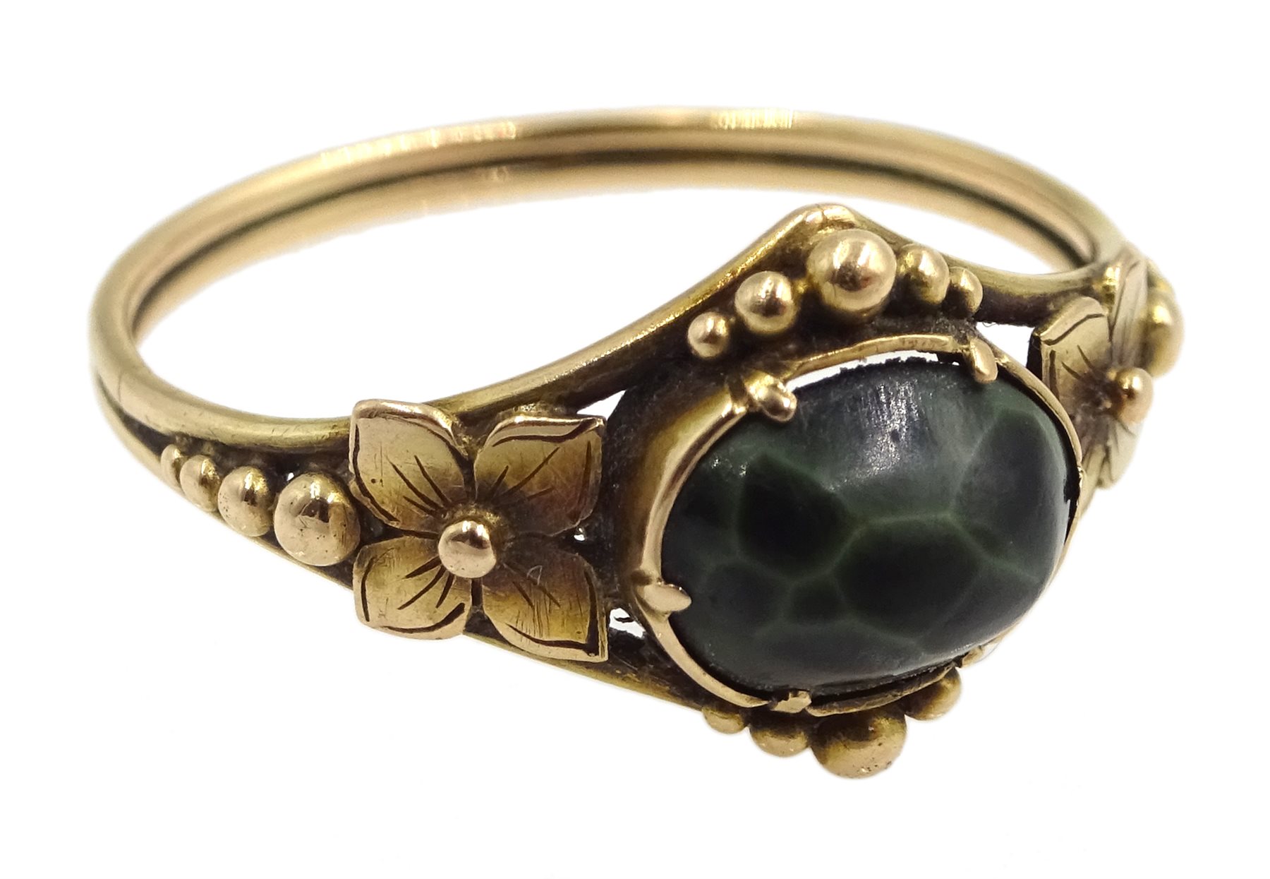 Gold Kambaba jasper ring and an Edwardian gold amethyst and seed pearl bar brooch, both 15ct