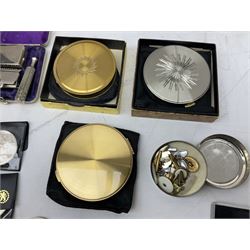 Kodak Duaflex II camera with case, quantity of coins to include Queen Victoria Bun Head pennies, Ever-Ready men's razor in case with blades, compacto mirrors etc