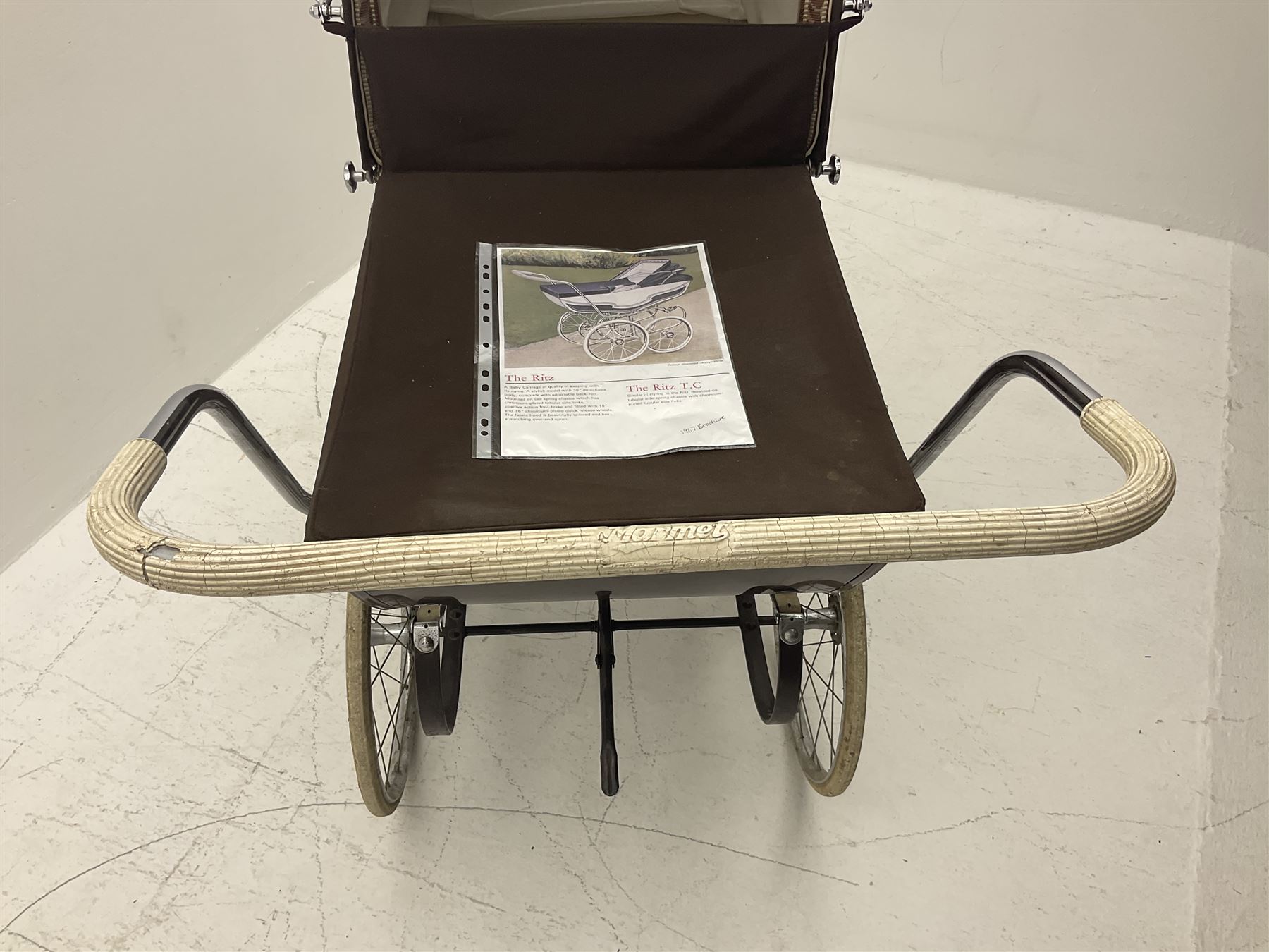 Marmet coach built 1964 pram, with detachable body, brown coachwork and hood, L118cm, H113cm