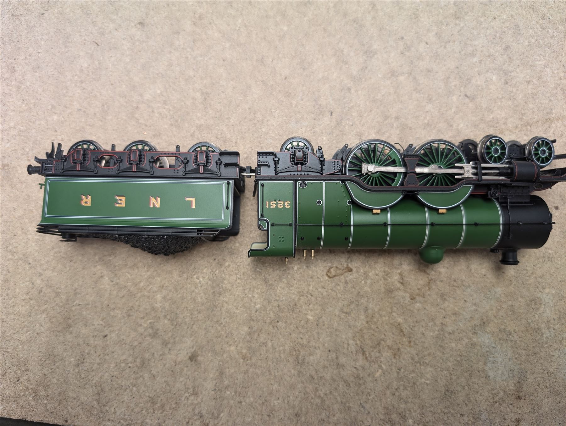 Bachmann '00' gauge 31765NRM National Railway Museum Edition GNR Class C1 Atlantic no. 3251 in LNER green livery, boxed
