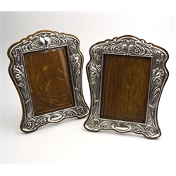  Pair of Art Nouveau silver on oak freestanding photograph frames by Horton & Allday Birmingham 1900/01, H20.5cm  