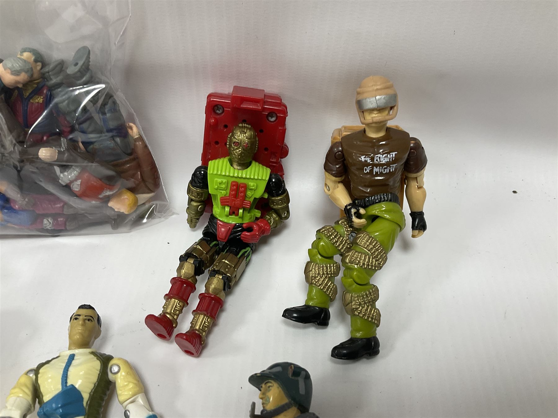 Group of twenty nine G.I.Joe 1980s mini figures, along with further unassociated miniature figures and accessories 