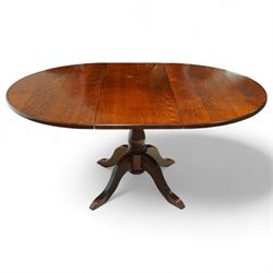 Late 20th century oak extending dining table, circular top with moulded edge, centre split revealing an additional leaf, on turned column support with four downswept legs (Extends to 165cm)