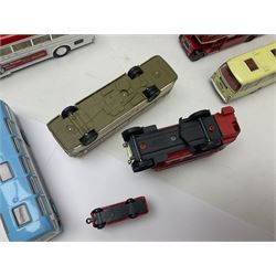 Thirty-one modern die-cast models of buses, coaches and wagons of various scales by EFE, Lledo, Oxford Die-Cast, Atlas etc, to include EFE 15702, 15704 and 15708 boxed; further models are unboxed 
