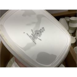 Royal Doulton Sonnet pattern part tea and dinner service, to include meat platter, coffee pot, sauce boat etc, in two boxes 