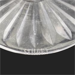 Stuart crystal 'Beaconsfield' pattern drinking glasses comprising twelve wine glasses and four champagne flutes (16)